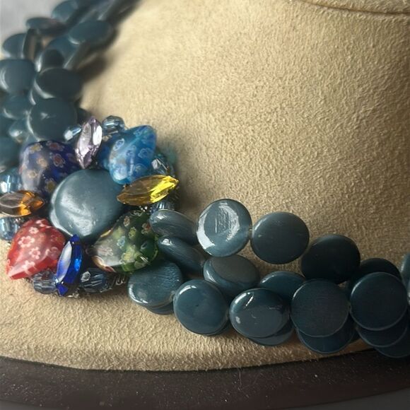 Erica Lyons Elegant Blue Beaded Necklace with Floral Accent! - Picture 5 of 7